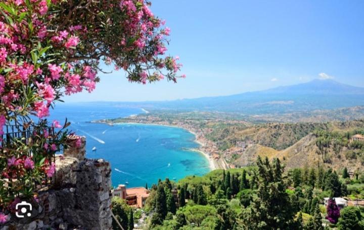 Romantica Casa A Taormina Exterior photo